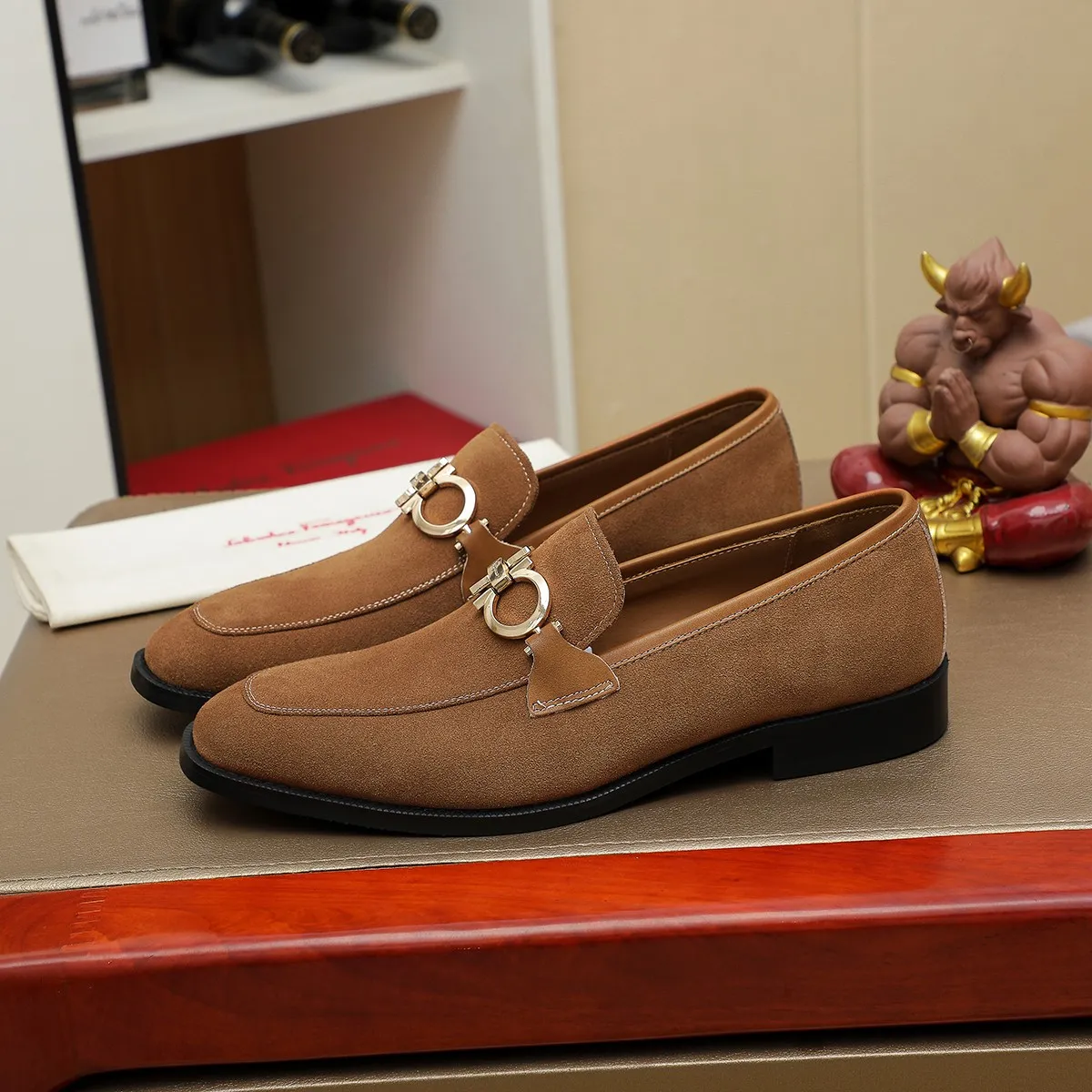 Men's shoes💰420🔥Ferragamo new men's formal shoes🇨🇳Official website original 1:1 mold opening, original quality💯Fine workmanship, high-end luxury shoes☘ The surface is made of imported Italian first-layer cowhide🌴🐑Leather lining🍓Rubber wear-resistant and non-slip outsole, breathable and comfortable to wear🍍The first choice for high-grade men, size 39-45 (38.46. Can be customized)